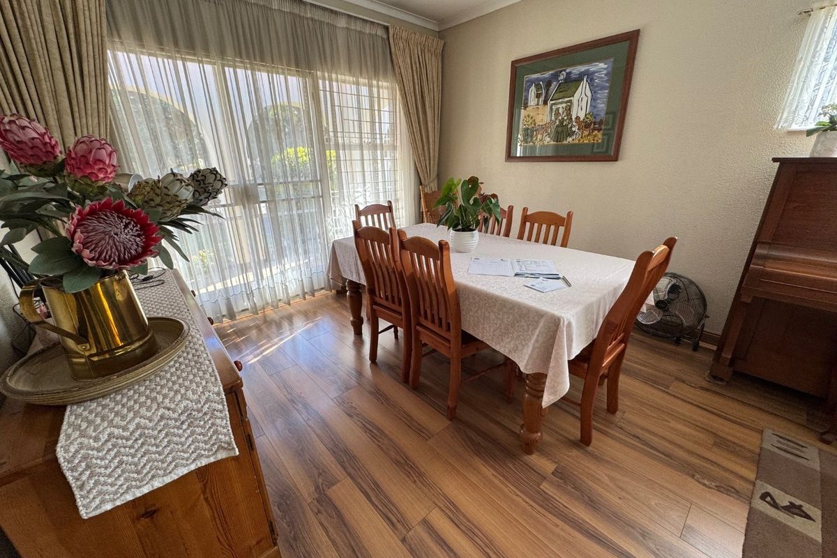 Spacious Family Home with Granny Flat and Pool - Photo 4