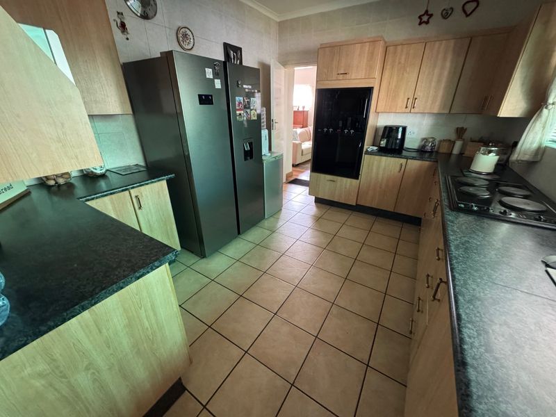 Spacious Family Home with Granny Flat and Pool - Photo 6