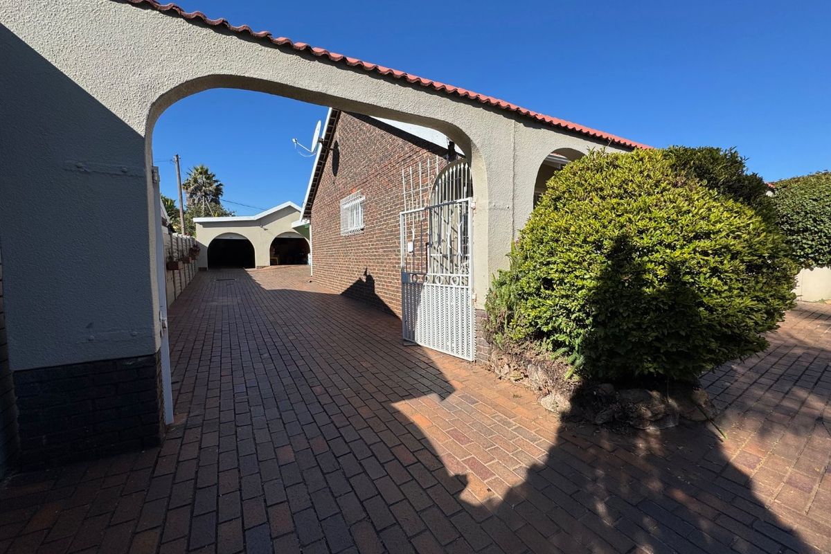 Spacious Family Home with Granny Flat and Pool - Photo 2