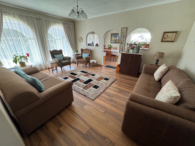 Spacious Family Home with Granny Flat and Pool - Photo 3