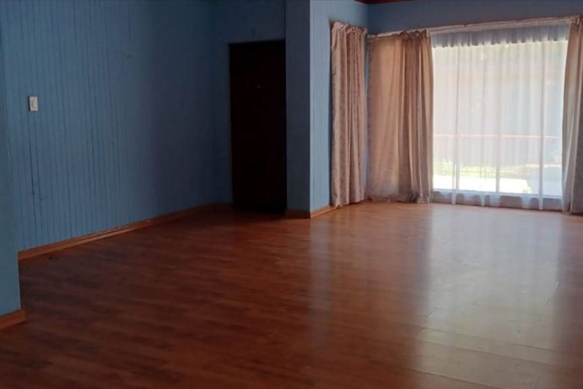 Versatile Three-Bedroom Home with Granny Flat and Staff Quarters - Photo 2