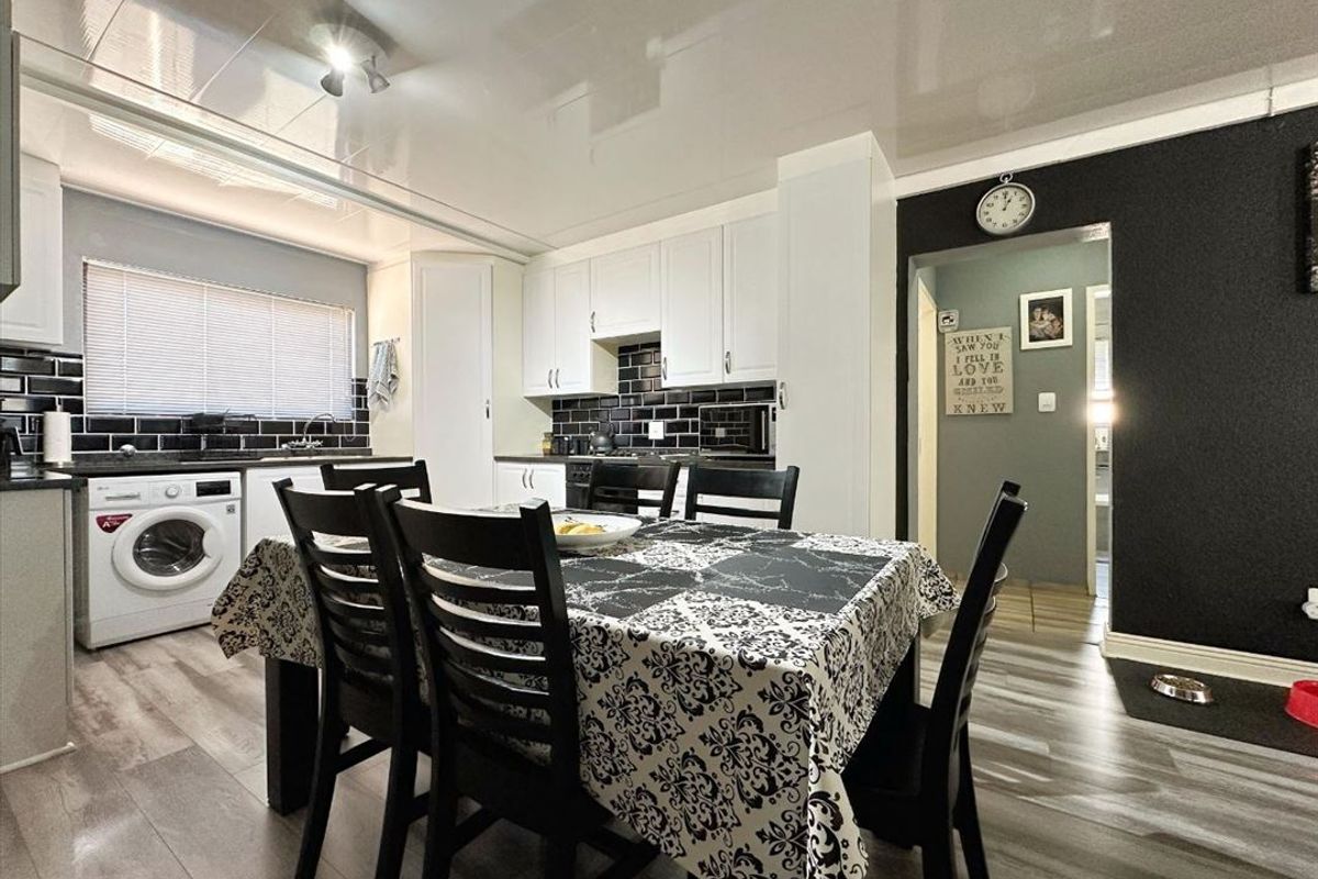 Stylish Three-Bedroom Home with Pool and Study - Photo 4