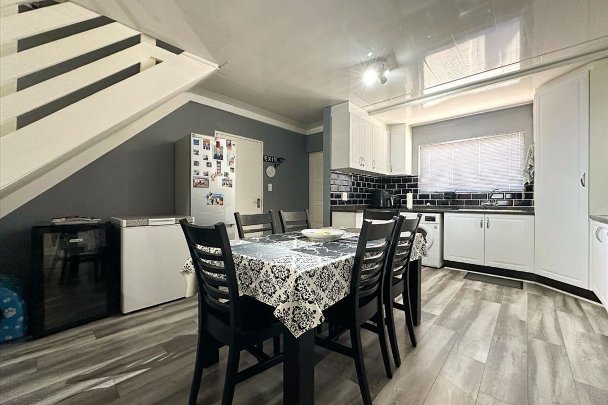 Stylish Three-Bedroom Home with Pool and Study - Photo 5