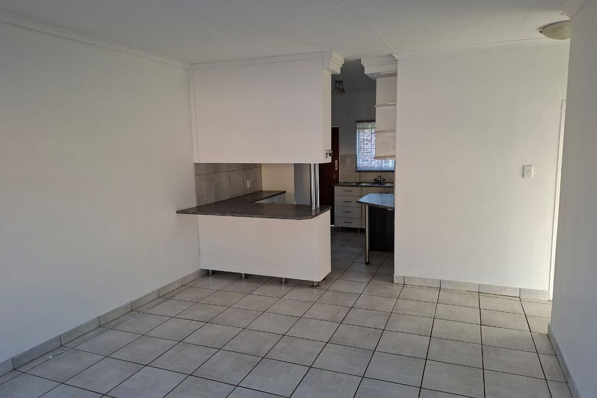 Two bedroom flat in La Hoff (Own Garden with Built in braai) - Photo 2