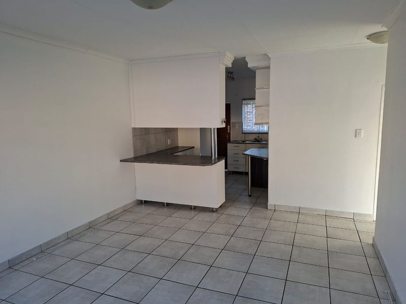 Two bedroom flat in La Hoff (Own Garden with Built in braai) - Photo 2