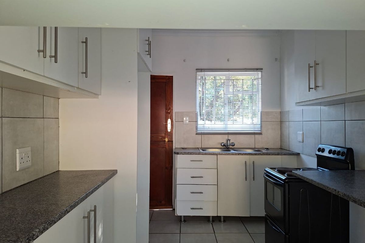 Two bedroom flat in La Hoff (Own Garden with Built in braai) - Photo 3
