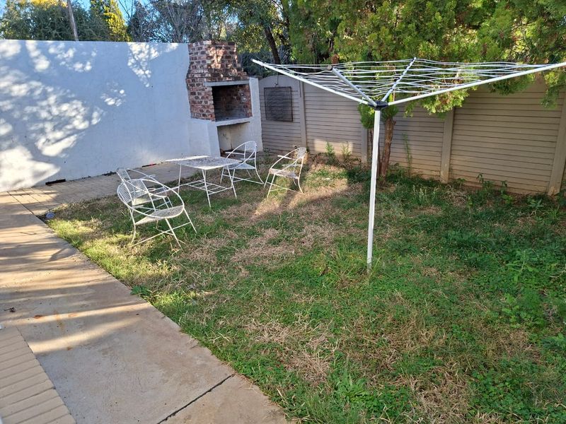 Two bedroom flat in La Hoff (Own Garden with Built in braai) - Photo 9