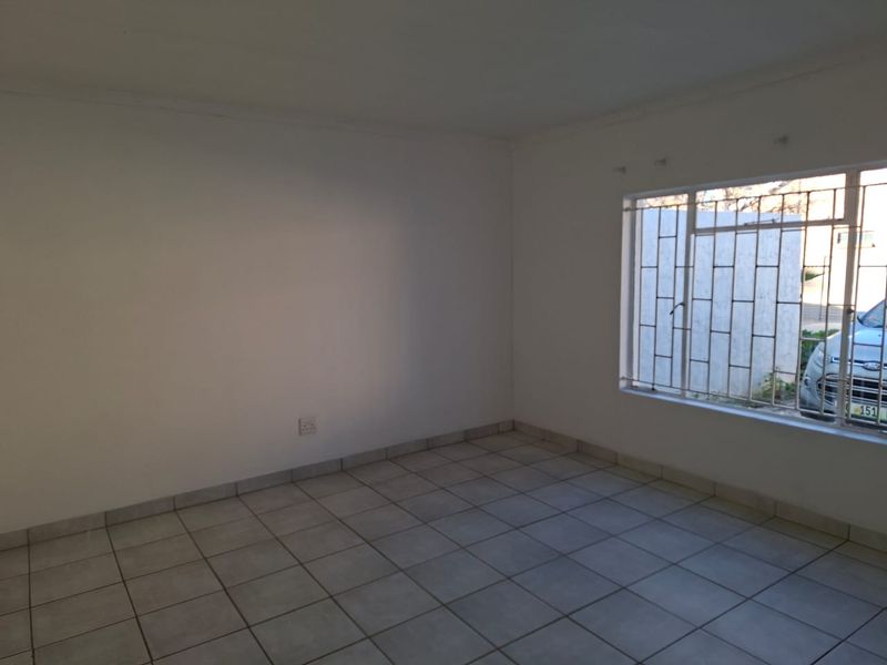 Two bedroom flat in La Hoff (Own Garden with Built in braai) - Photo 6