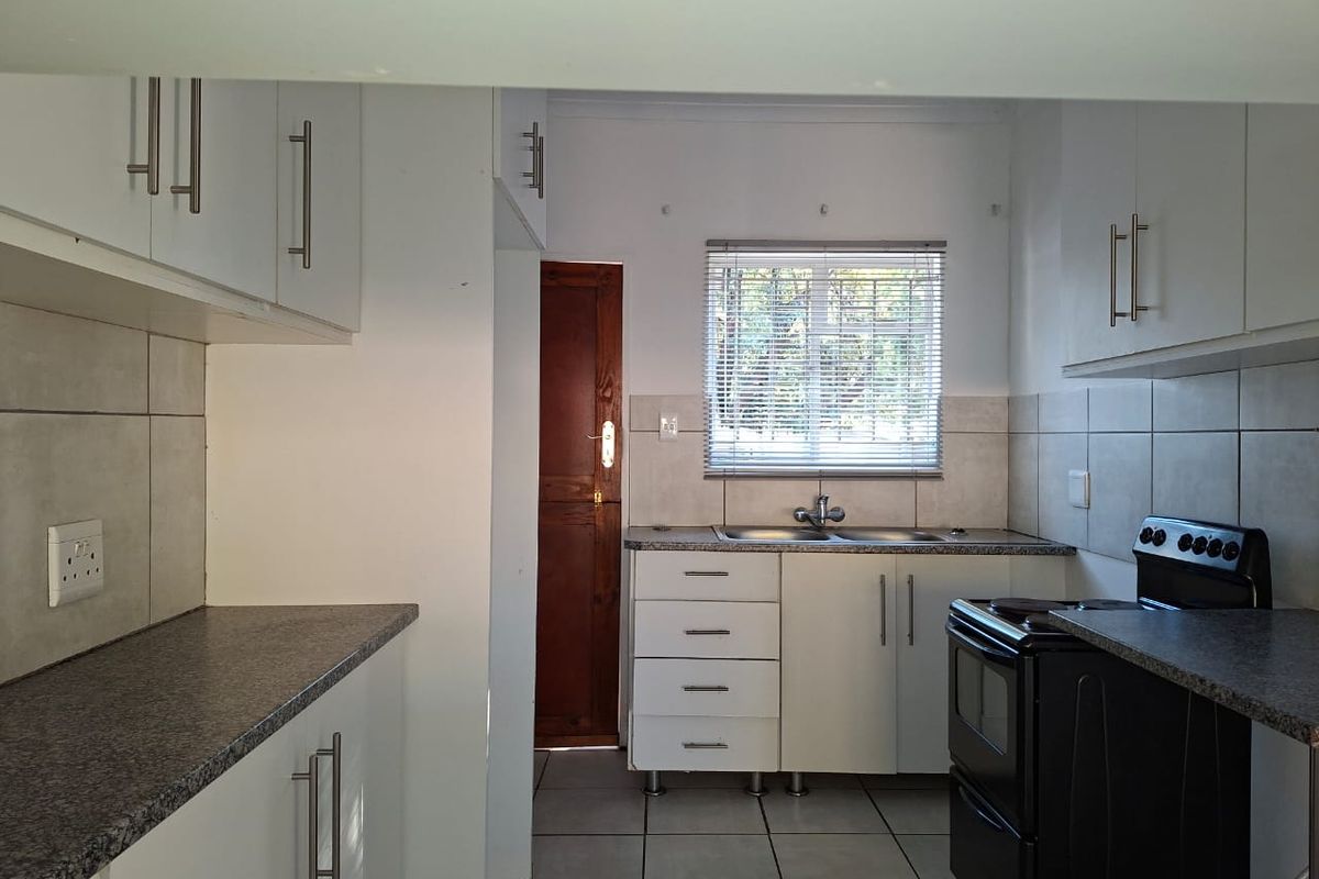 Two bedroom flat in La Hoff (Own Garden with Built in braai) - Photo 4