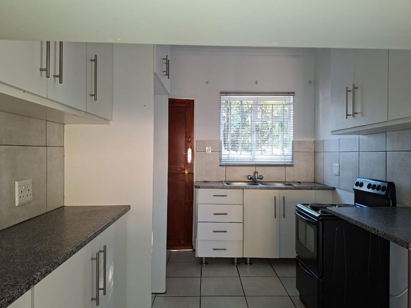 Two bedroom flat in La Hoff (Own Garden with Built in braai) - Photo 4