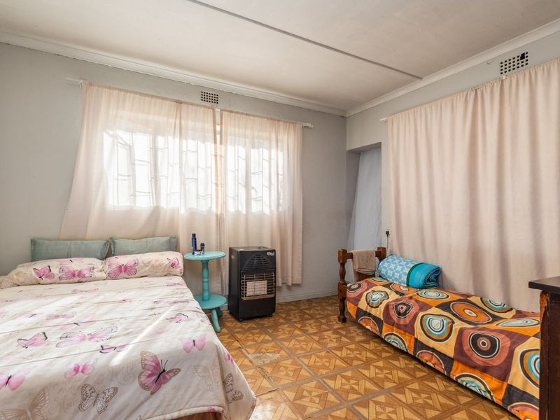 Solid older home with rental potential - Photo 9