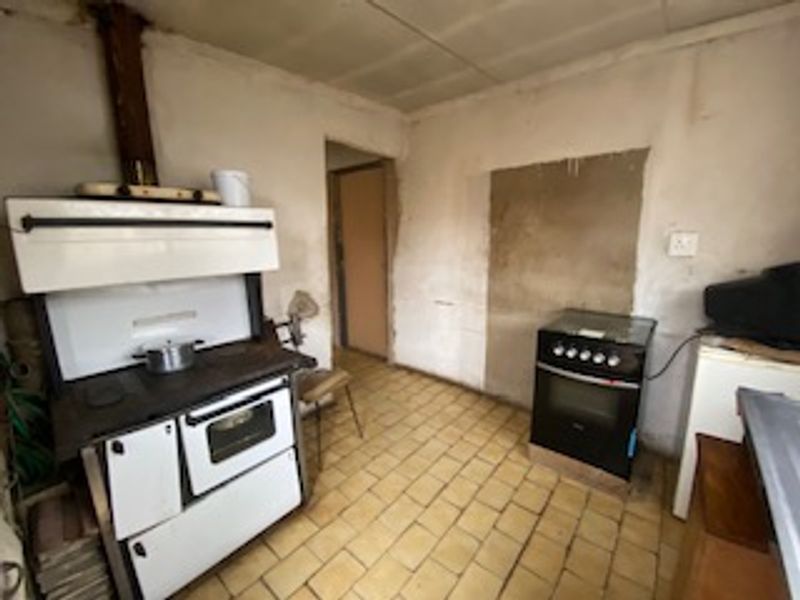 Home with extra income potential - Photo 4
