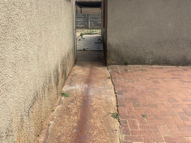 Home with extra income potential - Photo 3