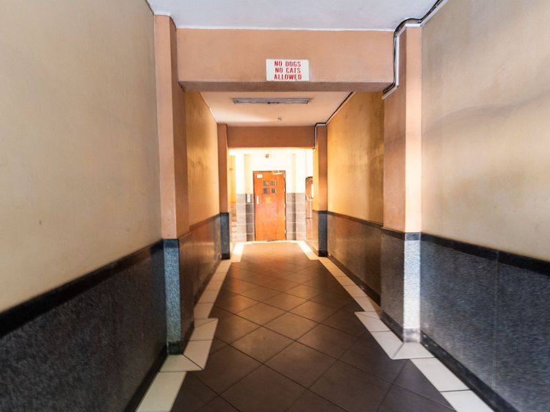 2 Bedroom Apartment In Central - Photo 2