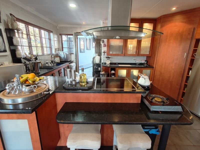 Exceptional 3-Bedroom Home with Flatlet - Photo 10