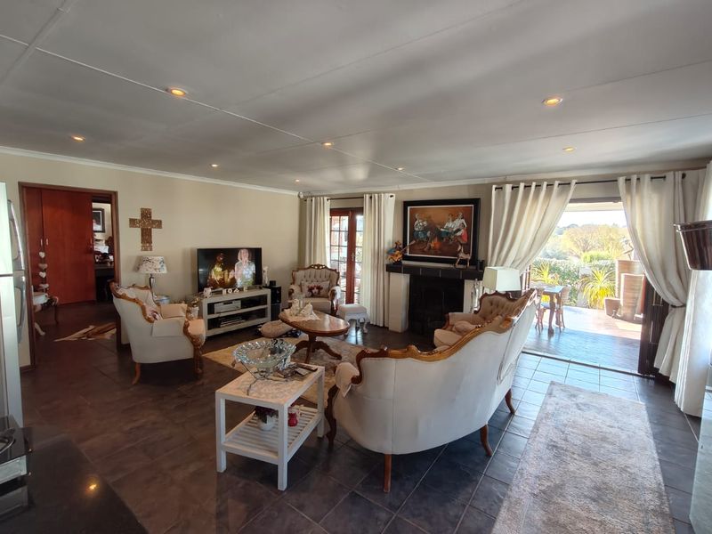 Exceptional 3-Bedroom Home with Flatlet - Photo 9