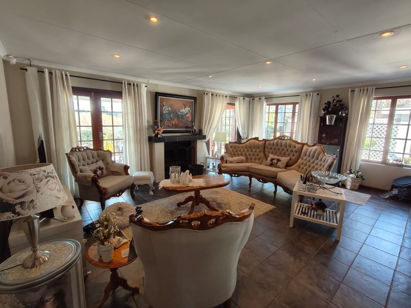 Exceptional 3-Bedroom Home with Flatlet - Photo 8