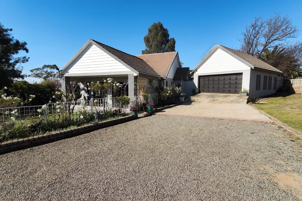 Exceptional 3-Bedroom Home with Flatlet - Photo 3