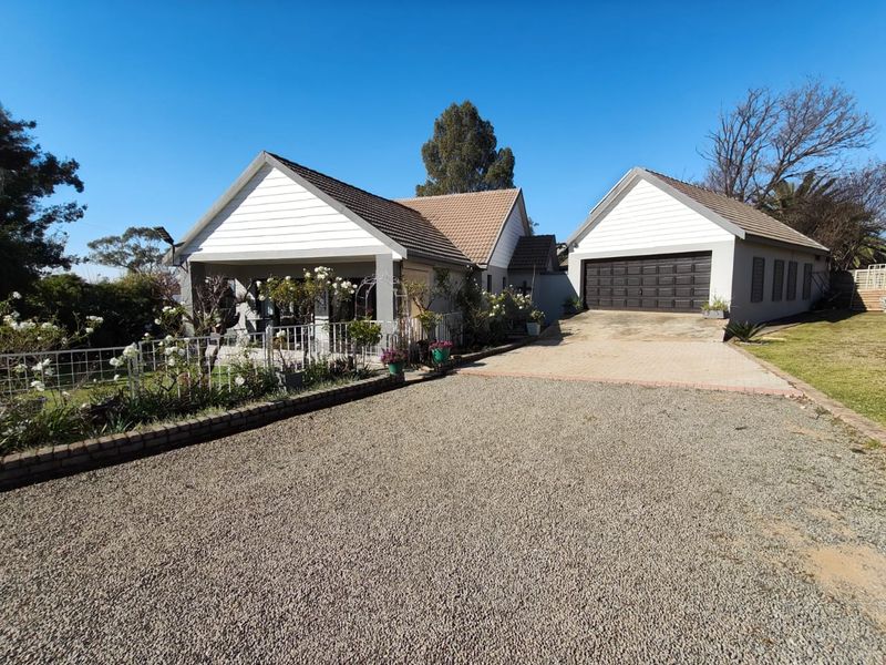 Exceptional 3-Bedroom Home with Flatlet - Photo 3