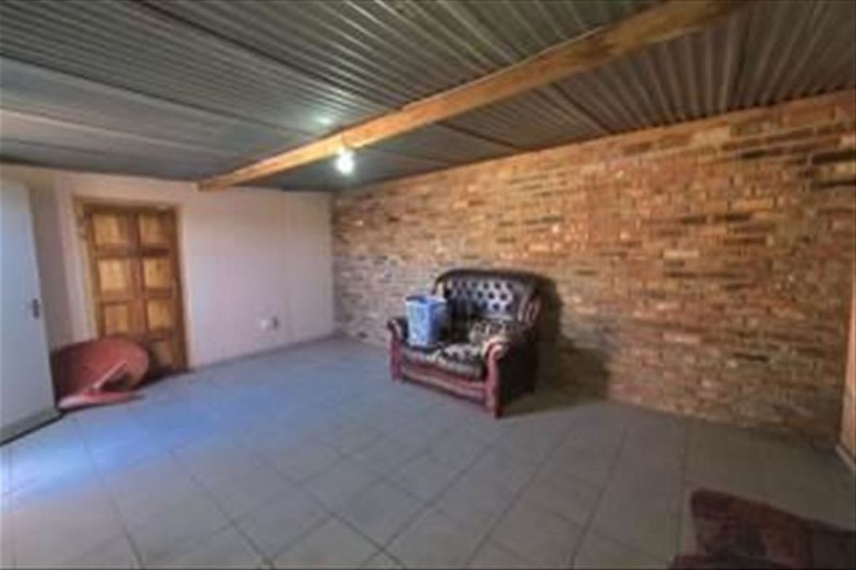 Cozy Two-Bedroom Home with Practical Layout - Photo 3