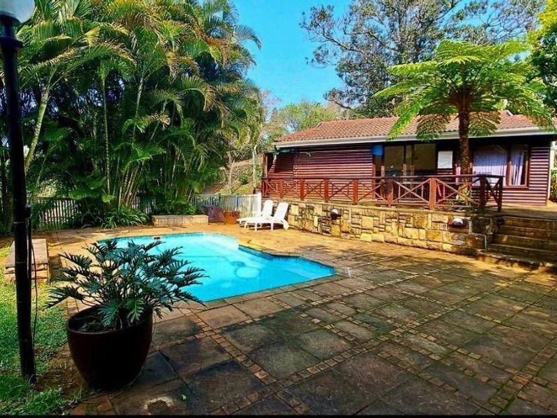 Stylish 4-Bedroom Townhouse with Sea Views & Modern Features – Southport - Photo 3