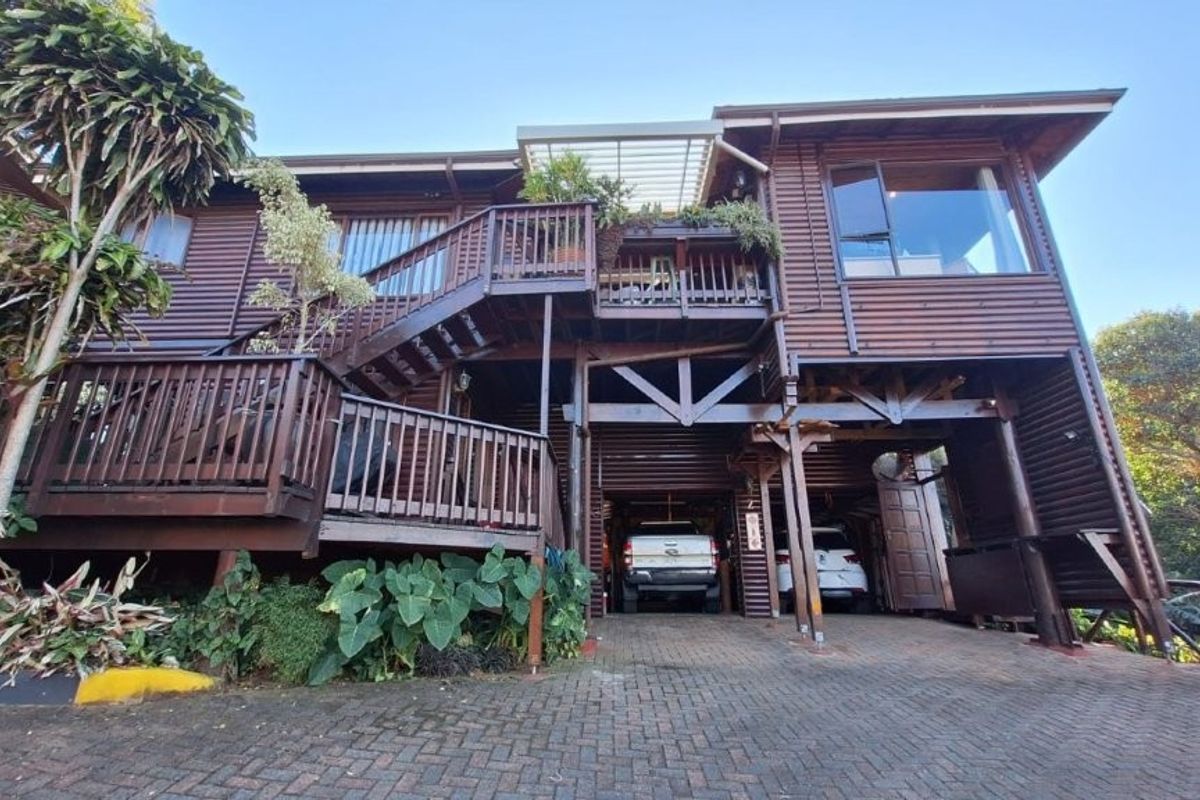 Stylish 4-Bedroom Townhouse with Sea Views & Modern Features – Southport - Photo 4