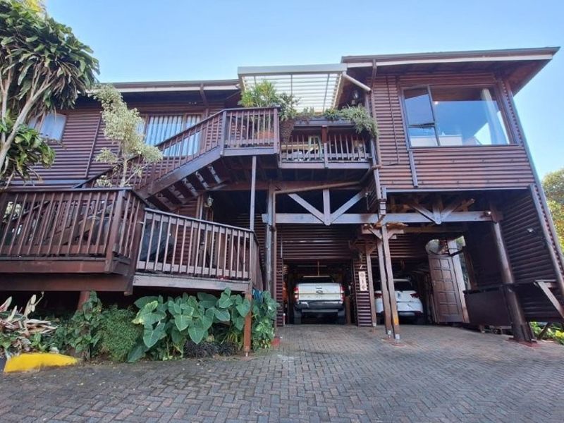 Stylish 4-Bedroom Townhouse with Sea Views & Modern Features – Southport - Photo 4