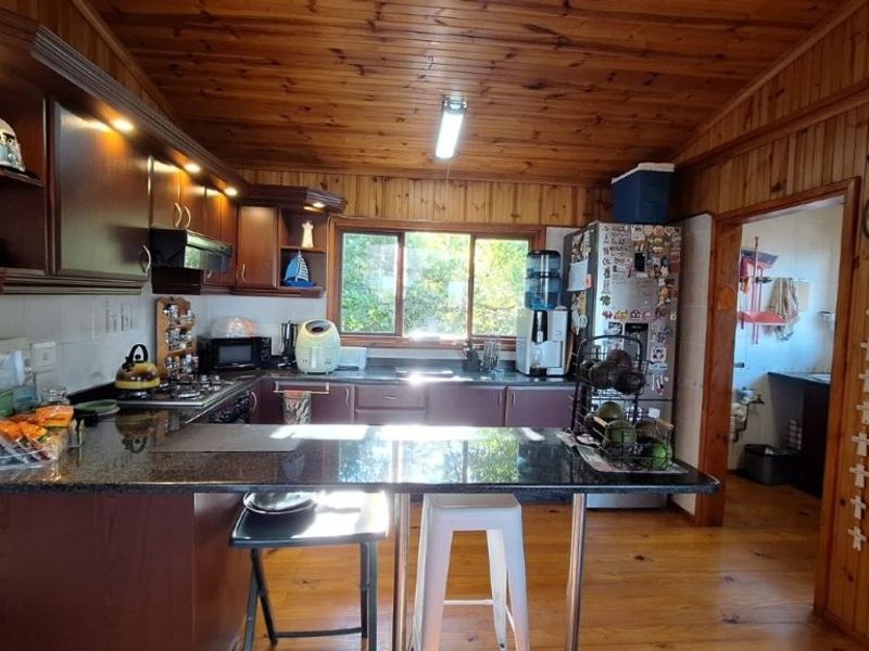 Stylish 4-Bedroom Townhouse with Sea Views & Modern Features – Southport - Photo 7