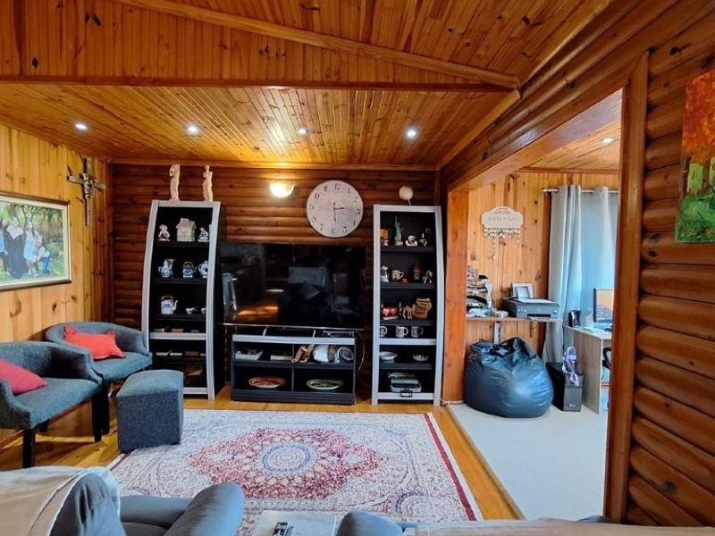 Stylish 4-Bedroom Townhouse with Sea Views & Modern Features – Southport - Photo 8