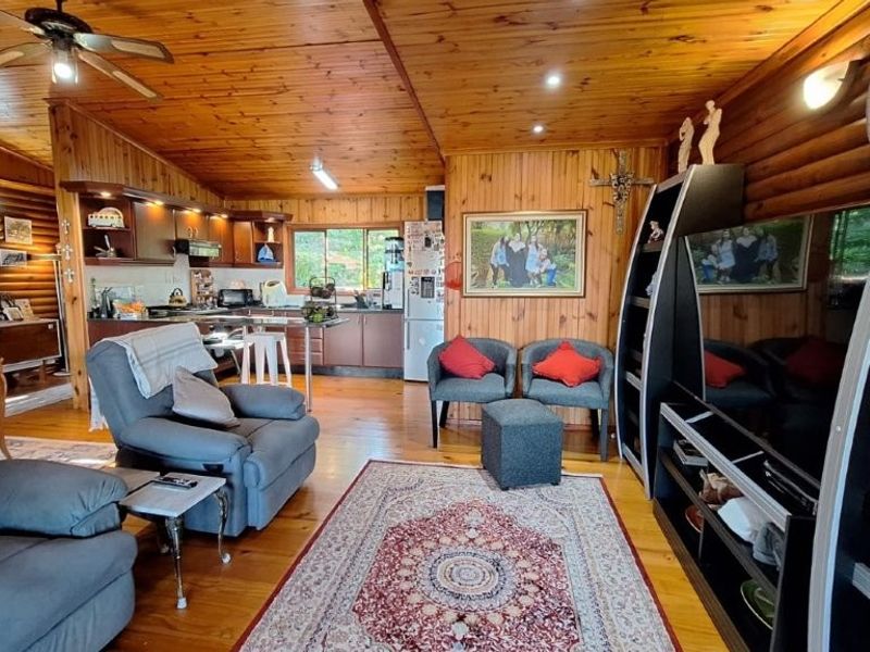 Stylish 4-Bedroom Townhouse with Sea Views & Modern Features – Southport - Photo 6