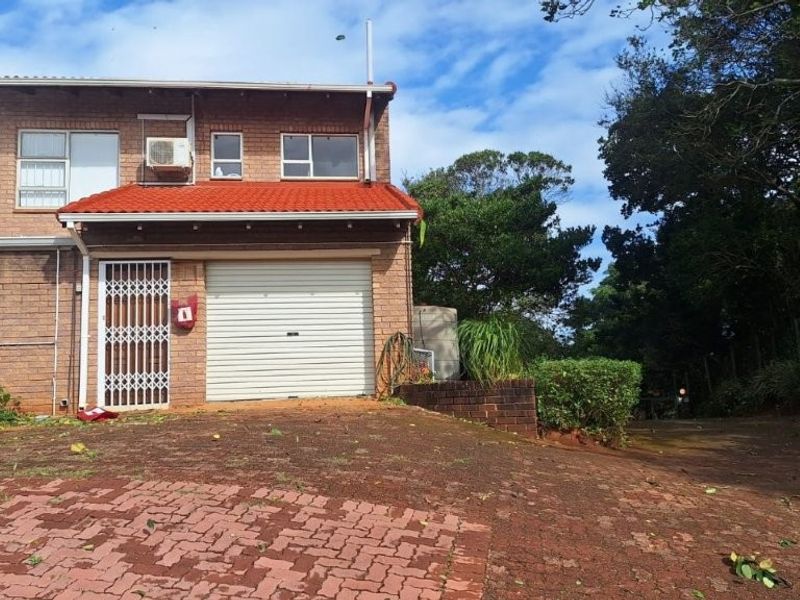 Luxury Living in Secure Coastal Elegance – Southport - Photo 3