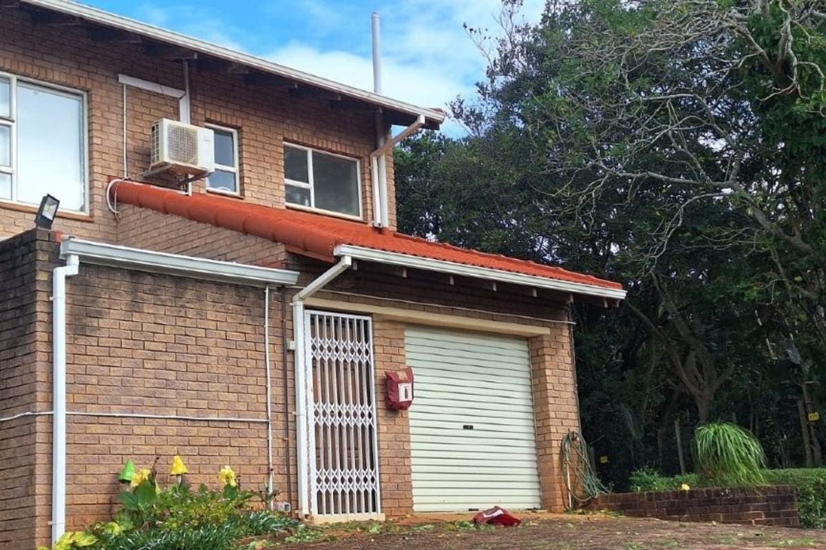 Luxury Living in Secure Coastal Elegance – Southport - Photo 2