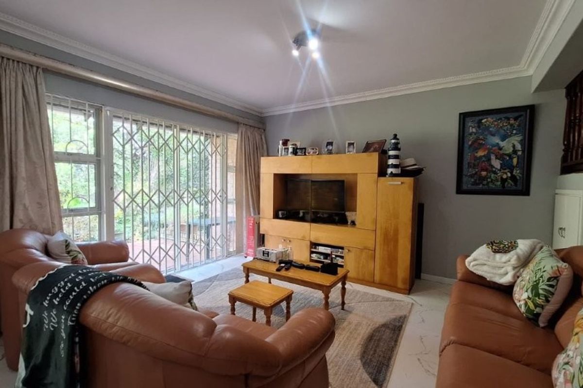 Luxury Living in Secure Coastal Elegance – Southport - Photo 4