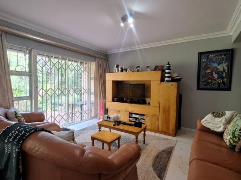 Luxury Living in Secure Coastal Elegance – Southport - Photo 4