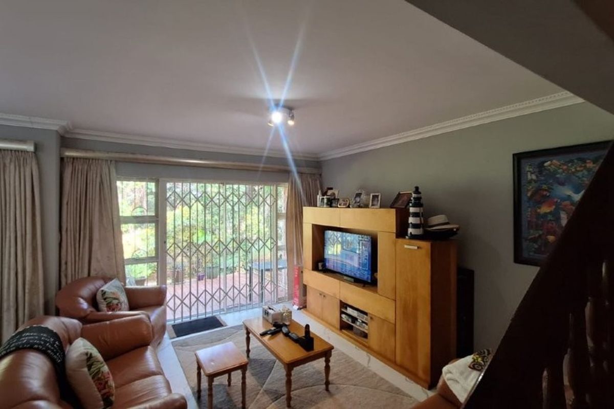 Luxury Living in Secure Coastal Elegance – Southport - Photo 5