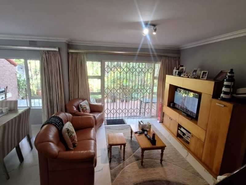 Luxury Living in Secure Coastal Elegance – Southport - Photo 7