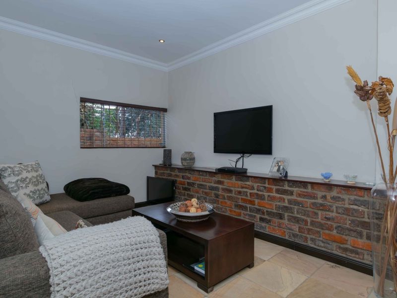 Elevated Living on the Ridge of Kensington!!! - Photo 9