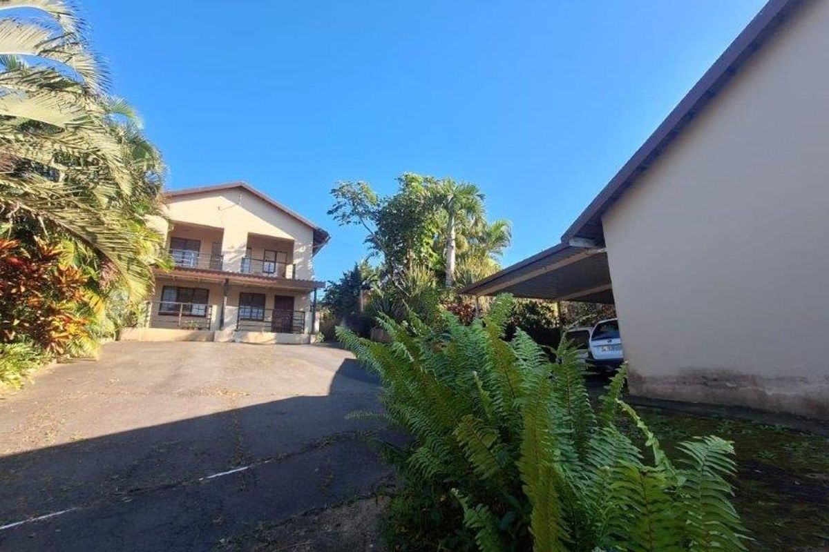 Spacious 3-Bedroom Home with Sea Views and 3 Income-Generating Flatlets – Hibberdene - Photo 2