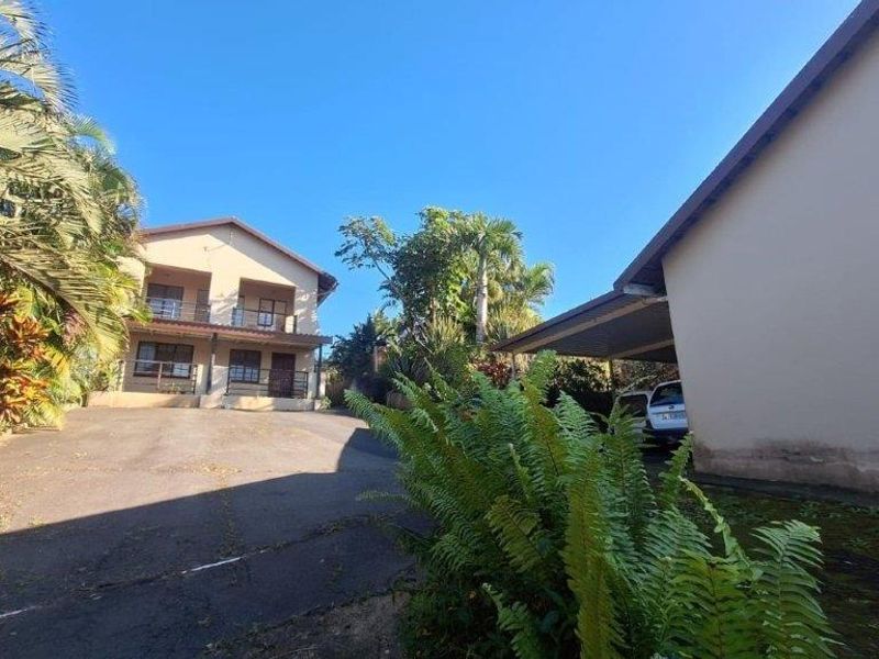 Spacious 3-Bedroom Home with Sea Views and 3 Income-Generating Flatlets – Hibberdene - Photo 2