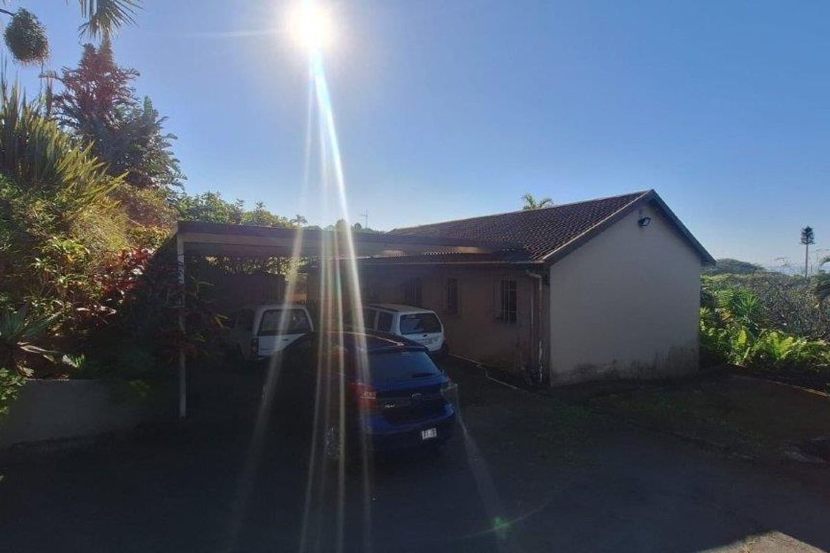 Spacious 3-Bedroom Home with Sea Views and 3 Income-Generating Flatlets – Hibberdene - Photo 3