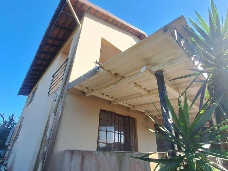 Spacious 3-Bedroom Home with Sea Views and 3 Income-Generating Flatlets – Hibberdene - Photo 10