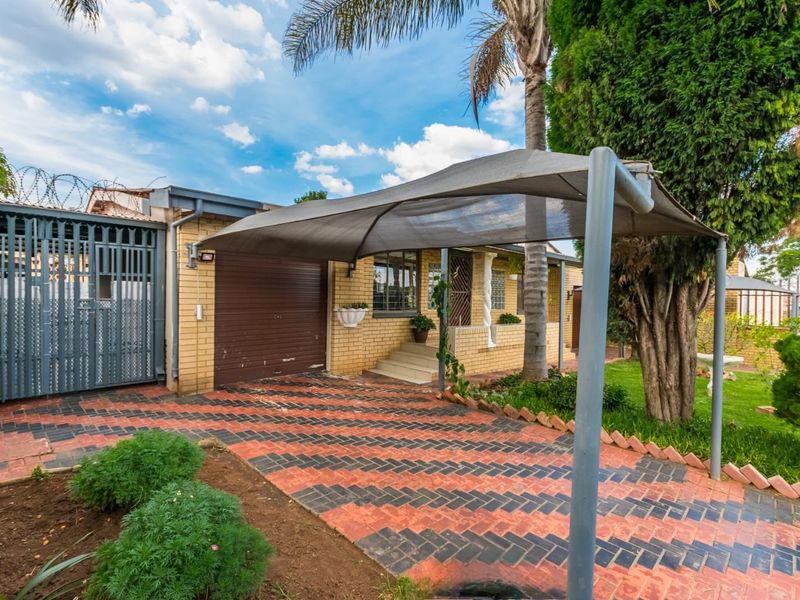 Ideal Modern Home for Sale in Laudium - Photo 3