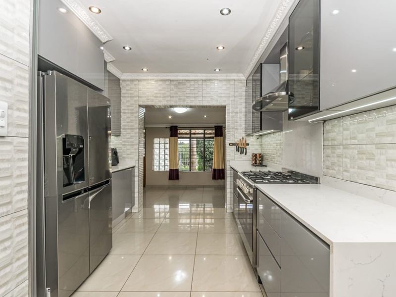 Ideal Modern Home for Sale in Laudium - Photo 9