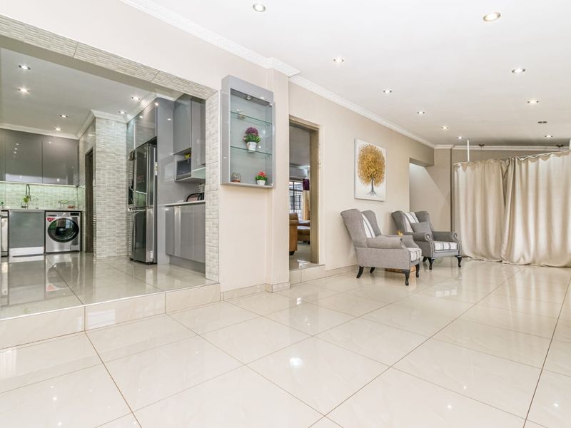 Ideal Modern Home for Sale in Laudium - Photo 7