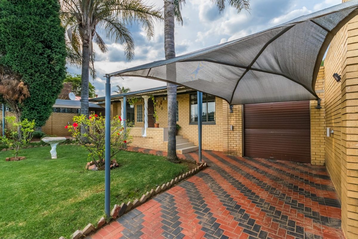 Ideal Modern Home for Sale in Laudium - Photo 2