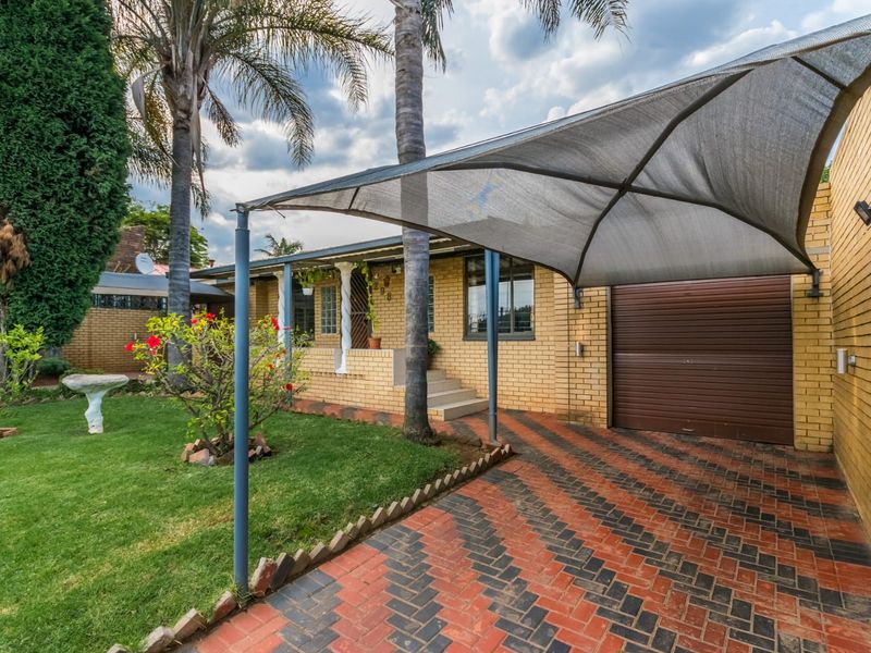 Ideal Modern Home for Sale in Laudium - Photo 2