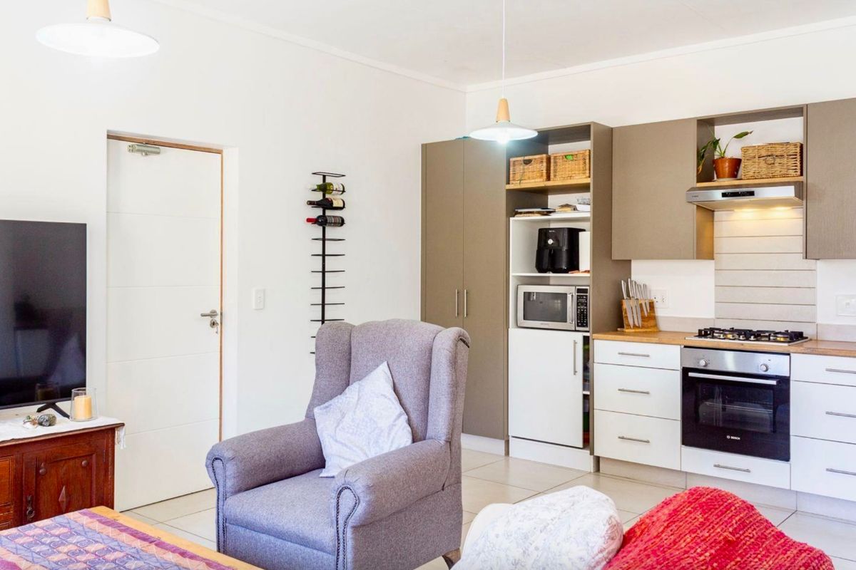 HOME FOR SALE IN BOSCHKLOOF COUNTRY ESTATE, GEORGE - Photo 2