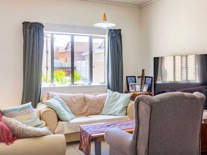 HOME FOR SALE IN BOSCHKLOOF COUNTRY ESTATE, GEORGE - Photo 7