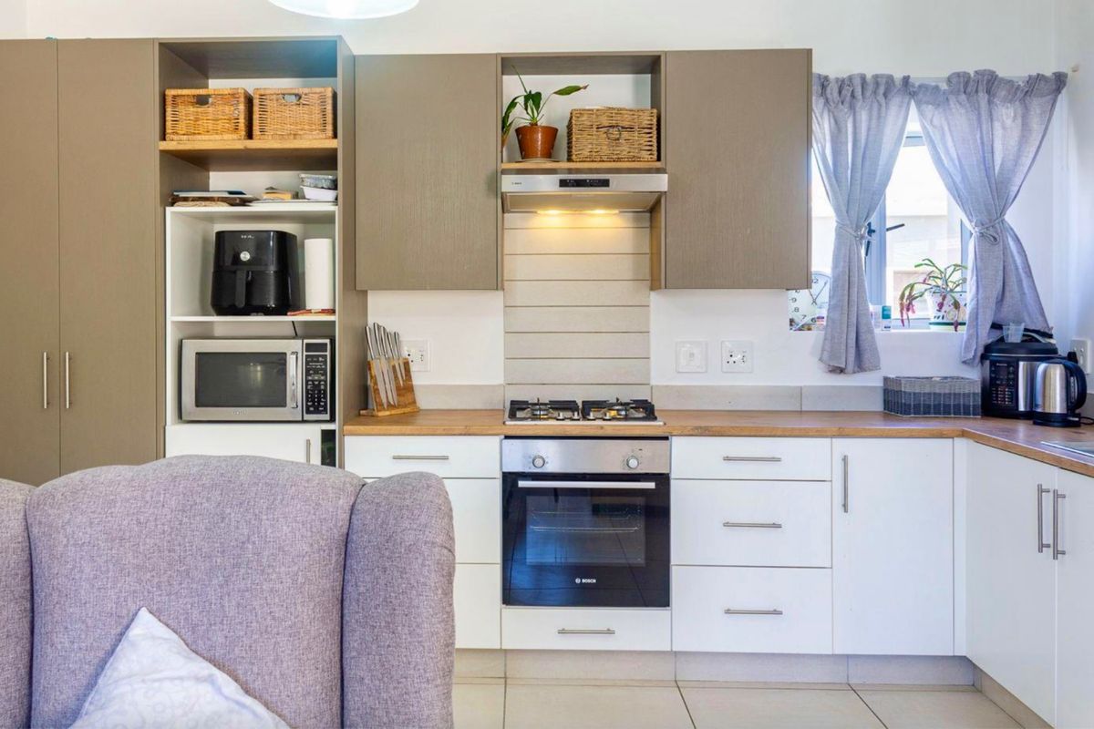 HOME FOR SALE IN BOSCHKLOOF COUNTRY ESTATE, GEORGE - Photo 4