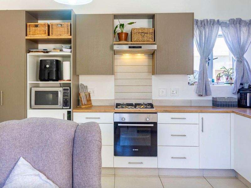 HOME FOR SALE IN BOSCHKLOOF COUNTRY ESTATE, GEORGE - Photo 4